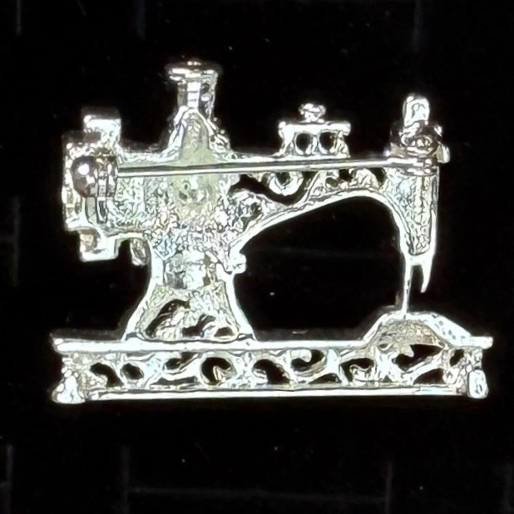 Silvertone Sewing Machine Brooch Pin